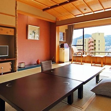Atami Juraku Hotel Buitenkant foto